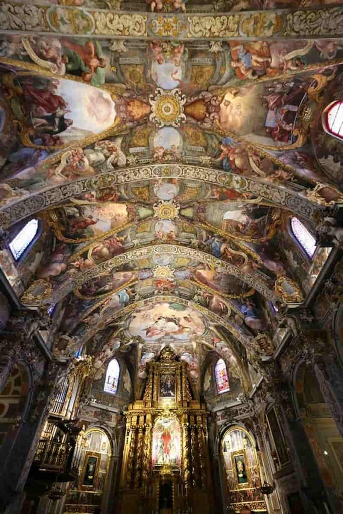 interior of Church of San Nicolás de Bari and San Pedro Mártir in El Carmen Valencia