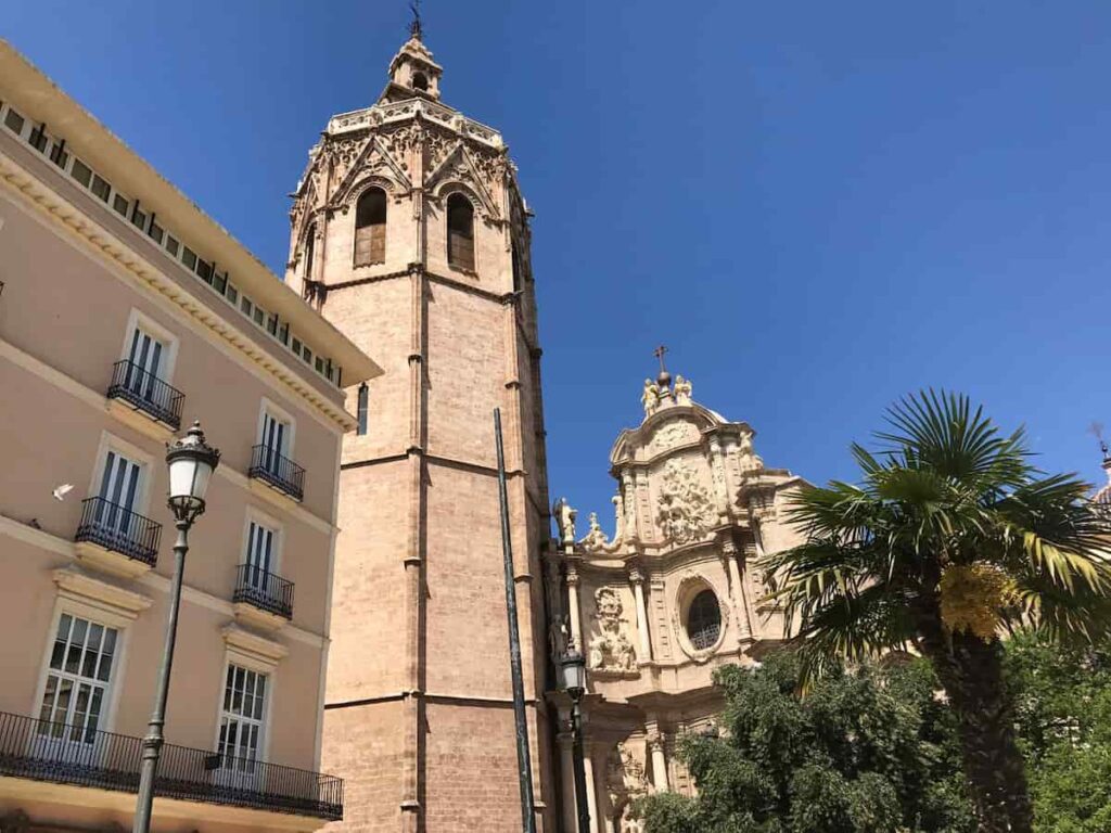 how many days do you need in Valencia to visit Plaza de la Reina