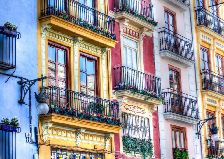 35 Reasons Why Valencia Is Worth Visiting (and Why Not)