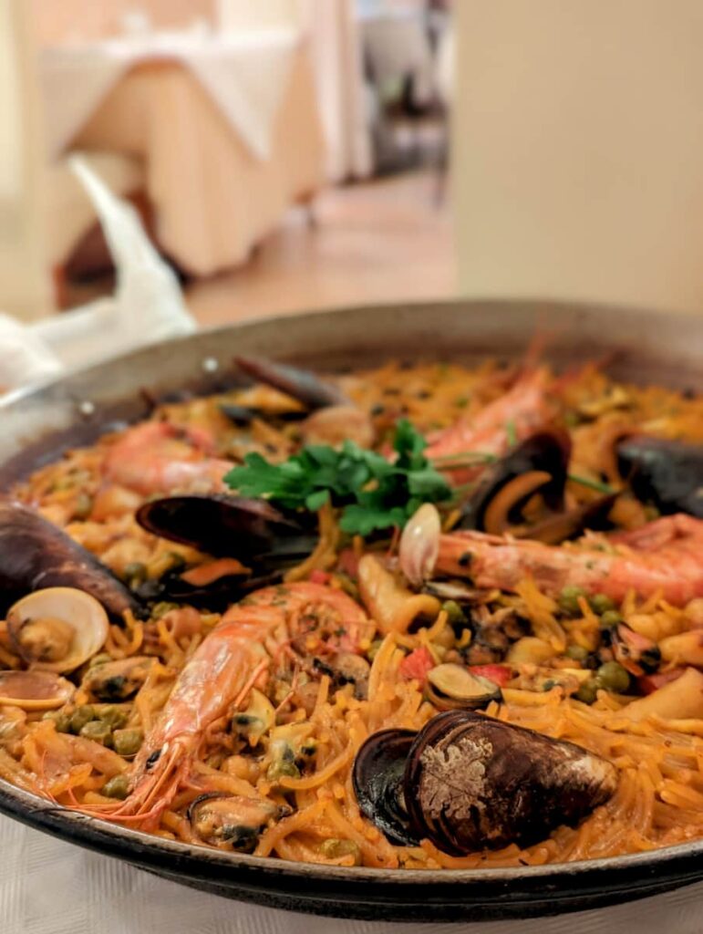 Fideua a food that you can enjoy if you have five days in Valencia