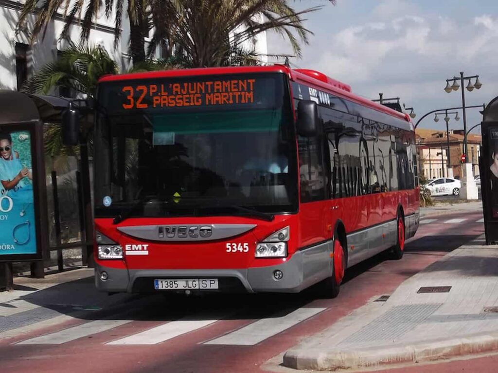 Valencia bus where you can use your Valencia tourist card