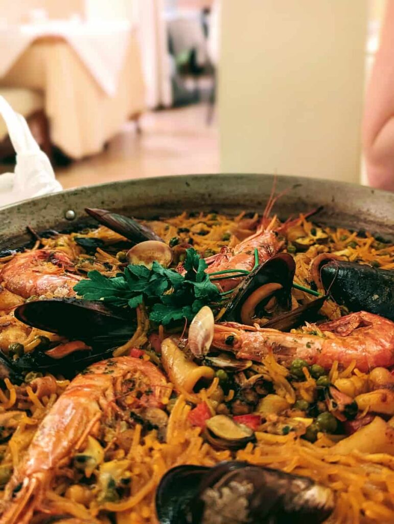The fideua dish will make you think how many days do you need in Valencia.
