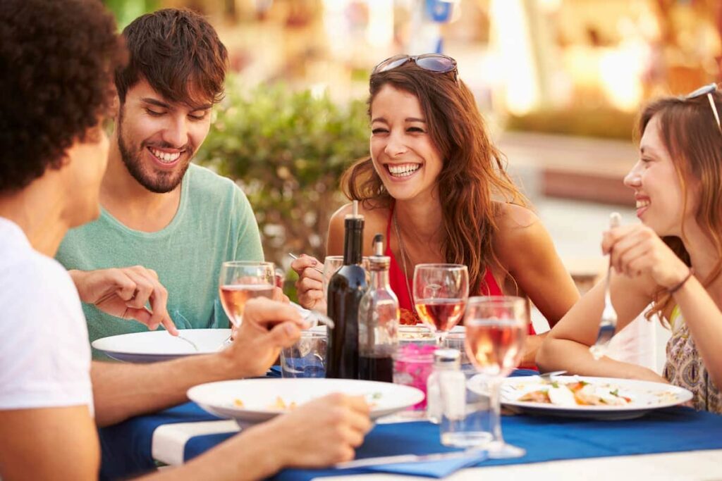 a group of tourist eating lunch at 12pm is one of the things to avoid in Barcelona