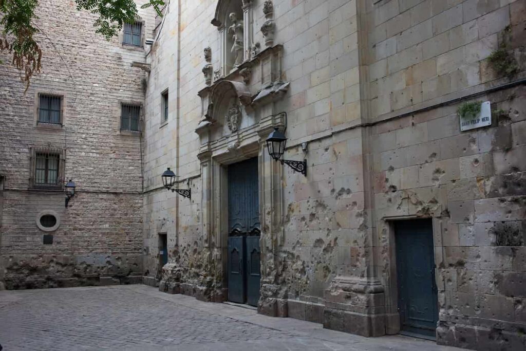 Ancient streets of Gothic quarter in Barcelona will make you think is the Gothic Quarter in Barcelona safe.