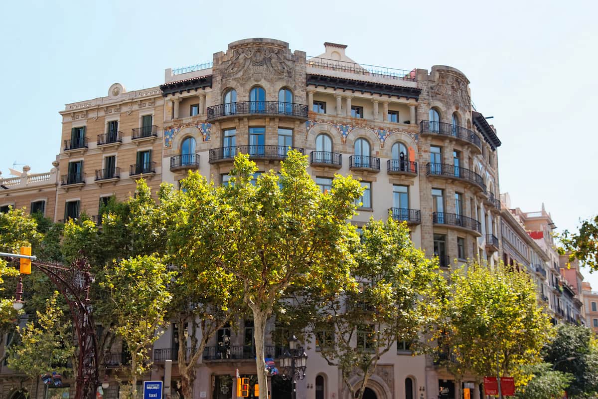building in Eixample, one of the best Barcelona neighborhoods for tourists to stay in, visit or live in