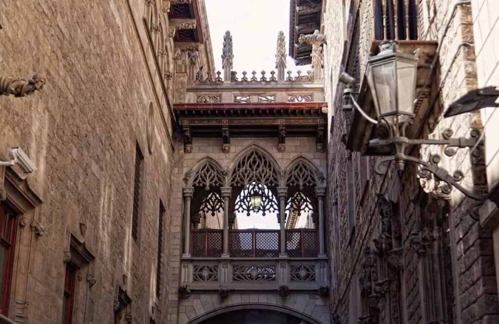 Street view of Barri Gòtic (Gothic Quarter). One of the best Barcelona neighborhoods.