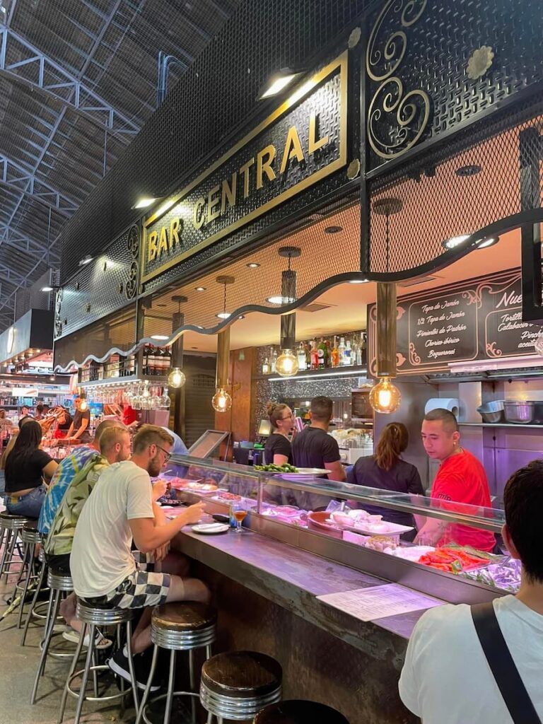 tourists eating inside the bar of La Boqueria 