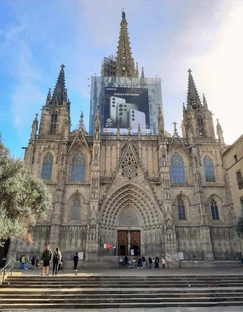Barcelona Cathedral during daytime.