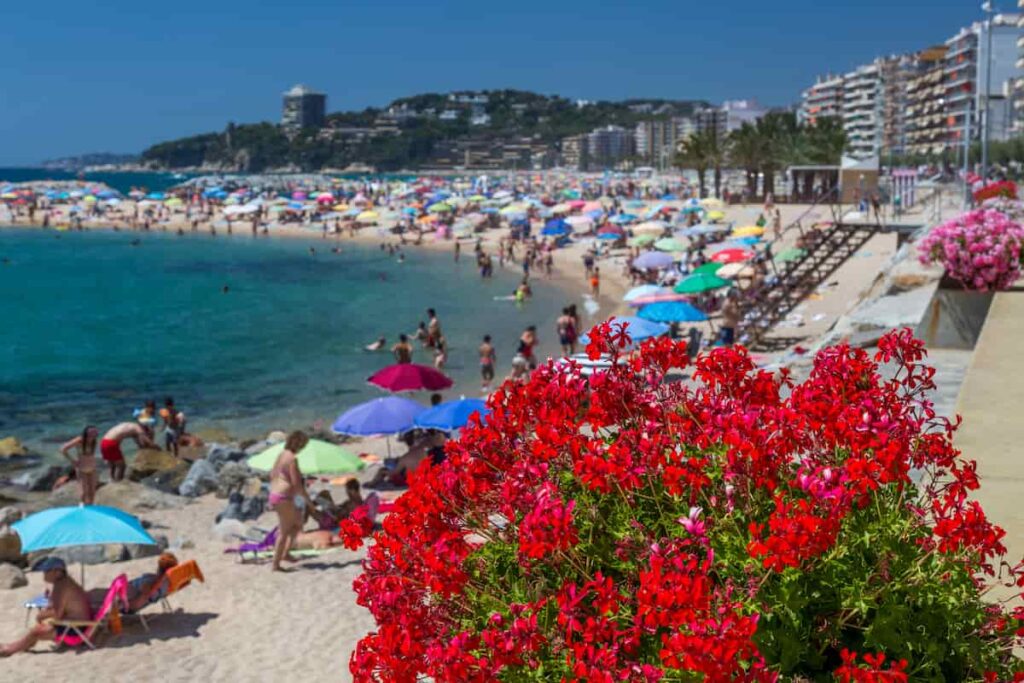 Flock of tourist in the beach of Sant Antoni. One of the best Barcelona neighborhoods.