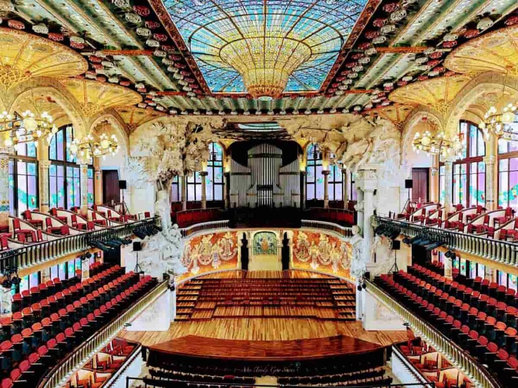 The majestic view of the concert hall of the Palau de la Música Catalana. One of the best modernist architecture in Barcelona.