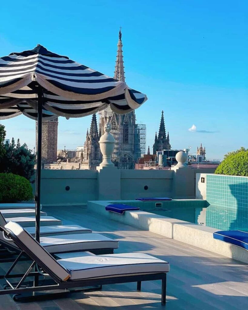 Sagrada Familia view in the rooftop of H10 Madison with swimming pool. One of the best Boutique hotels in Barcelona.